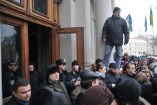 Евромайдановцы покидают Львовскую ОГА