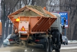 С киевских дорог вывезут 30 тыс тонн песка