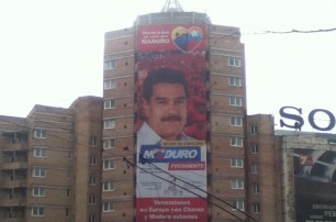 В центре Киева агитируют за кандидата в президенты Венесуэлы