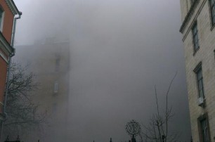 В Киеве горит дом во дворе Минюста