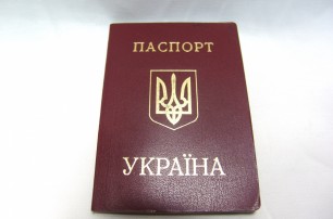 Эксперты: Россия шантажирует украинцев загранпаспортами для вступления в Таможенный союз