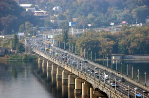 Мост Патона в Киеве частично перекроют из-за ремонта тротуара
