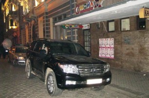 В Черновцах пьяный с трамадолом давил джипом милиционеров