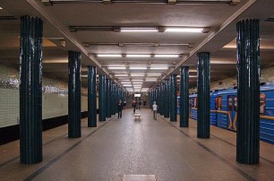 Мужчина погиб под поездом метро на станции "Нивки" в Киеве