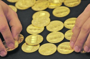 Падение цен на золото не распугало инвесторов