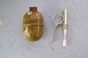 Бродяга швырнул гранату в витрину магазина в Москве