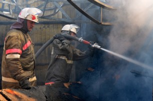 8 пожарных машин тушили типографию в Киеве (ФОТО)