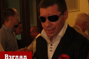 ФОТО: Пабат пришел в Киевсовет в черных очках и роскошном костюме