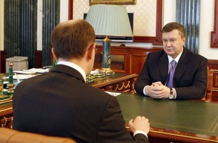 Янукович принуждает оппозицию к миру — эксперт 