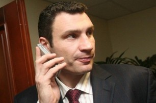 Кличко не знает номеров телефонов Яценюка и Тягнибока - депутат