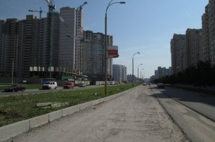Киевские чиновники забыли о ремонте дорог на ул. Ахматовой