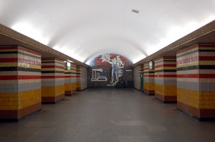 В Киеве остановилось метро из-за упавшего на рельсы человека