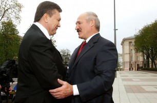 Янукович променял депутатов на Лукашенко