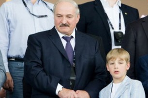 Коля Лукашенко осматривал Софию, а его охрана ела мороженое