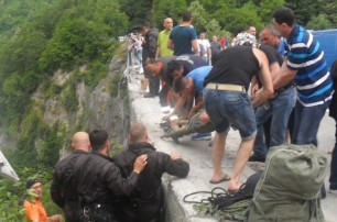 В Черногории автобус с 50 туристами упал в каньон