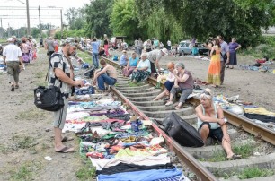 Блошиный рынок в Киеве расположился прямо на рельсах