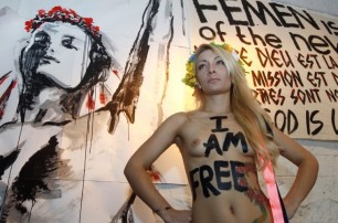 Femen отказались встать грудью за Врадиевку 