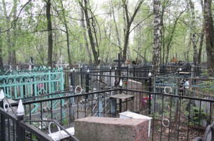 Коммунисты хотят штрафовать за поборы на кладбищах