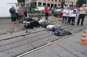 На Подоле в Киеве байкер погиб, подскользнувшись на рельсах
