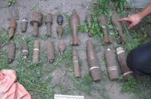 Милиция нашла у харьковчанина 6 гранат, 5 мин и 8 снарядов