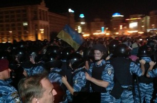 Ночью «Беркут» разогнал митингующих на Майдане Незалежности