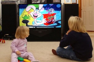 Все больше детей страдают от телевизора