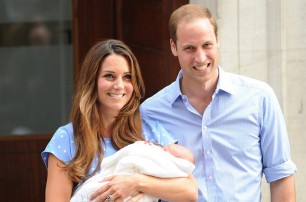 Кейт Миддлтон и принц Уильям показали своего ребенка