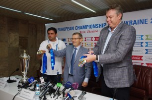 В Киеве показали трофеи кадетского Евробаскета