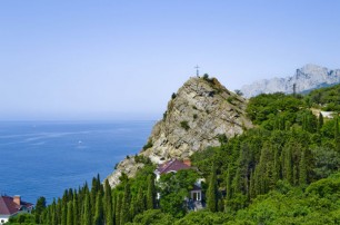 Запорожец сорвался с 90-метровой скалы в Крыму
