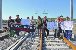 Протестующим строителям киевского моста пригрозили судом