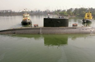 Индийская подлодка ушла на дно с 18 моряками