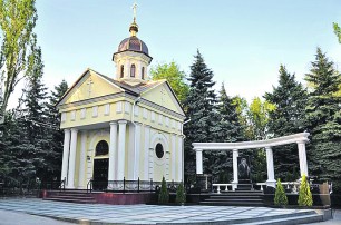 Как покоятся на кладбищах украинские политики