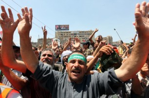 В Египте полицейские осаждают мечеть, где забаррикадировались «братья-мусульмане»