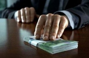 Чиновник Житомирского горсовета попался на взятке в 95 тыс. гривен
