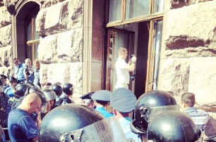 Оппозиция обвиняет милицию в избиении нардепа в Киевсовете