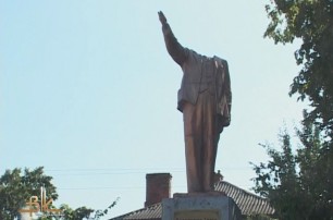 В Житомирской области оторвали голову Ленину