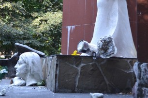 На Львовщине неизвестные разбили памятник воинам УПА