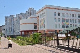 Новые гимназии в Киеве: плазменные телевизоры, бассейны и вход по пропускам