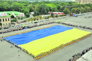 Самый большой флаг страны хранится в Харькове