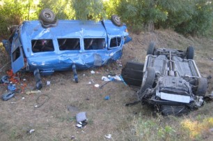 На Полтавщине «Volvo» врезалась в маршрутку: погиб ребенок, еще 11 человек ранены