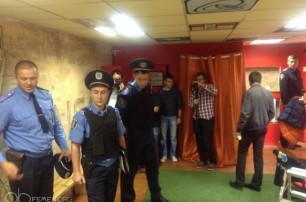 В офисе FEMEN милиция нашла гранату и пистолет