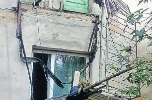 Упавший в Торезе балкон покалечил двух женщин