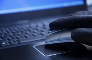 Хакеры создали компьютерный вирус для депутатов