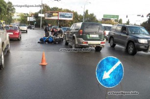 В Киеве на Бастионной столкнулись два спортивных мотоцикла и иномарка