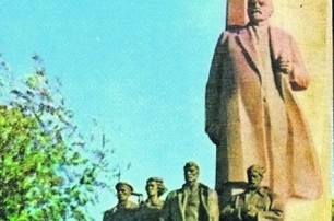 22 года назад с Майдана убрали монумент Ильичу