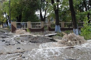 Из-за прорыва дамбы под Одессой идет эвакуация