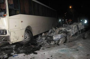 В Лисичанске при столкновении автобуса и легковушки погибли трое