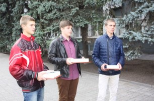 Трех студентов из Бердянска наградили за поимку вора