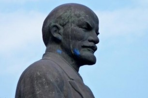 На Полтавщине задержали «свободовцев» за разрушение памятника Ленину