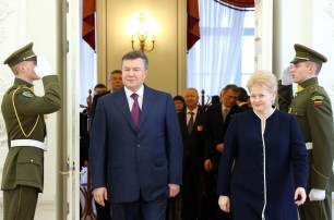Президенты Украины и Литвы поспорили на саммите YES
